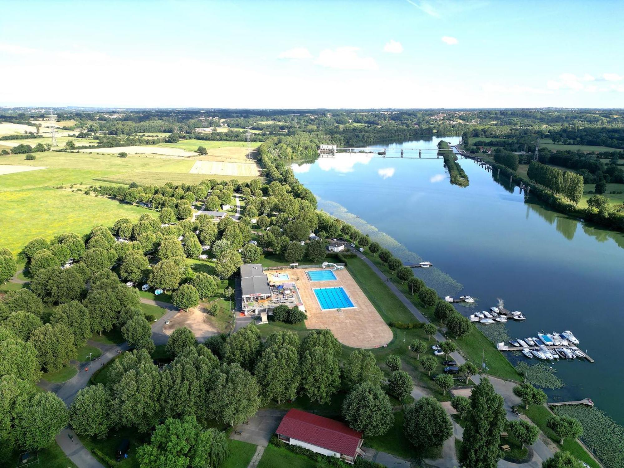 Camping De Thoissey *** Ngoại thất bức ảnh