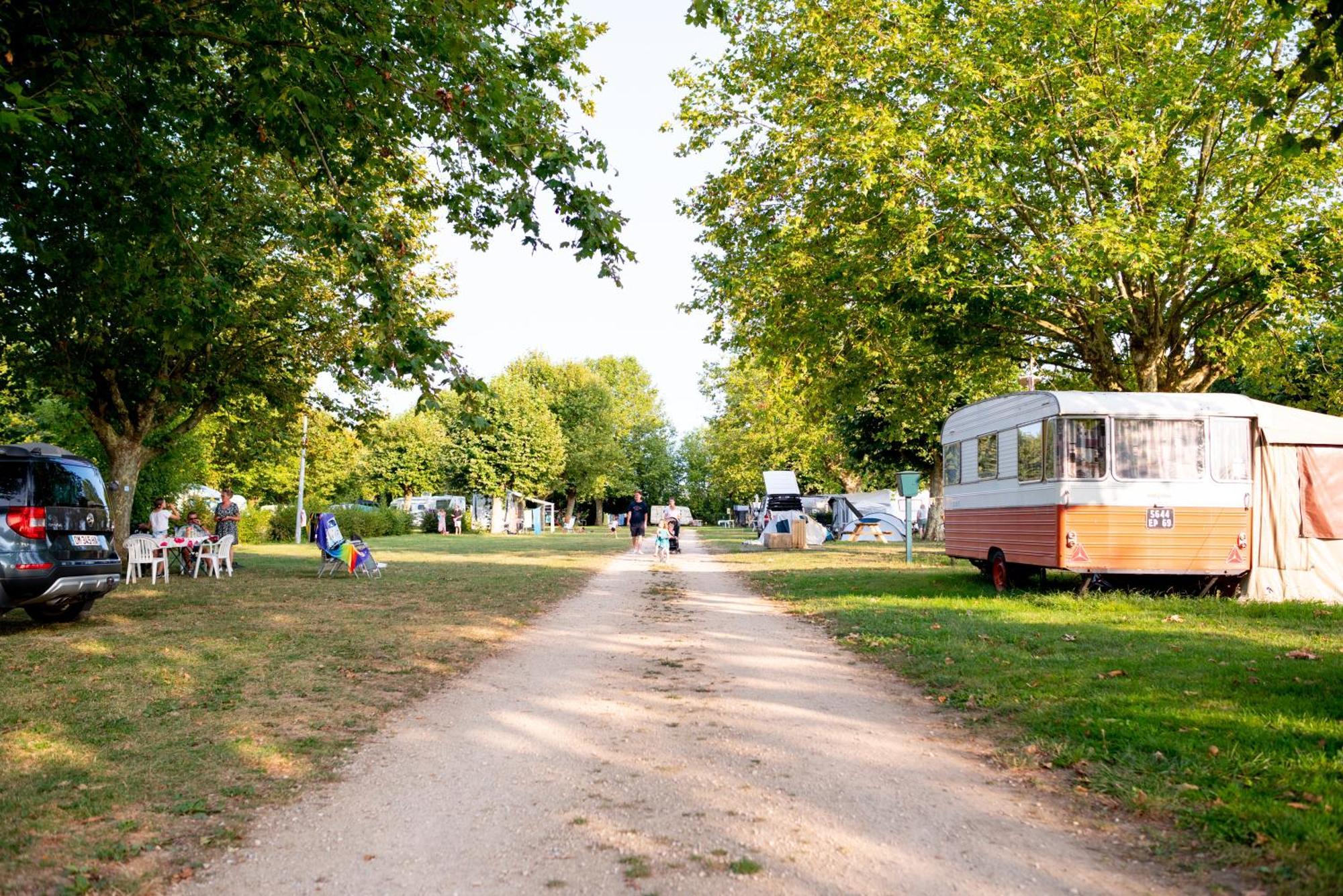 Camping De Thoissey *** Ngoại thất bức ảnh
