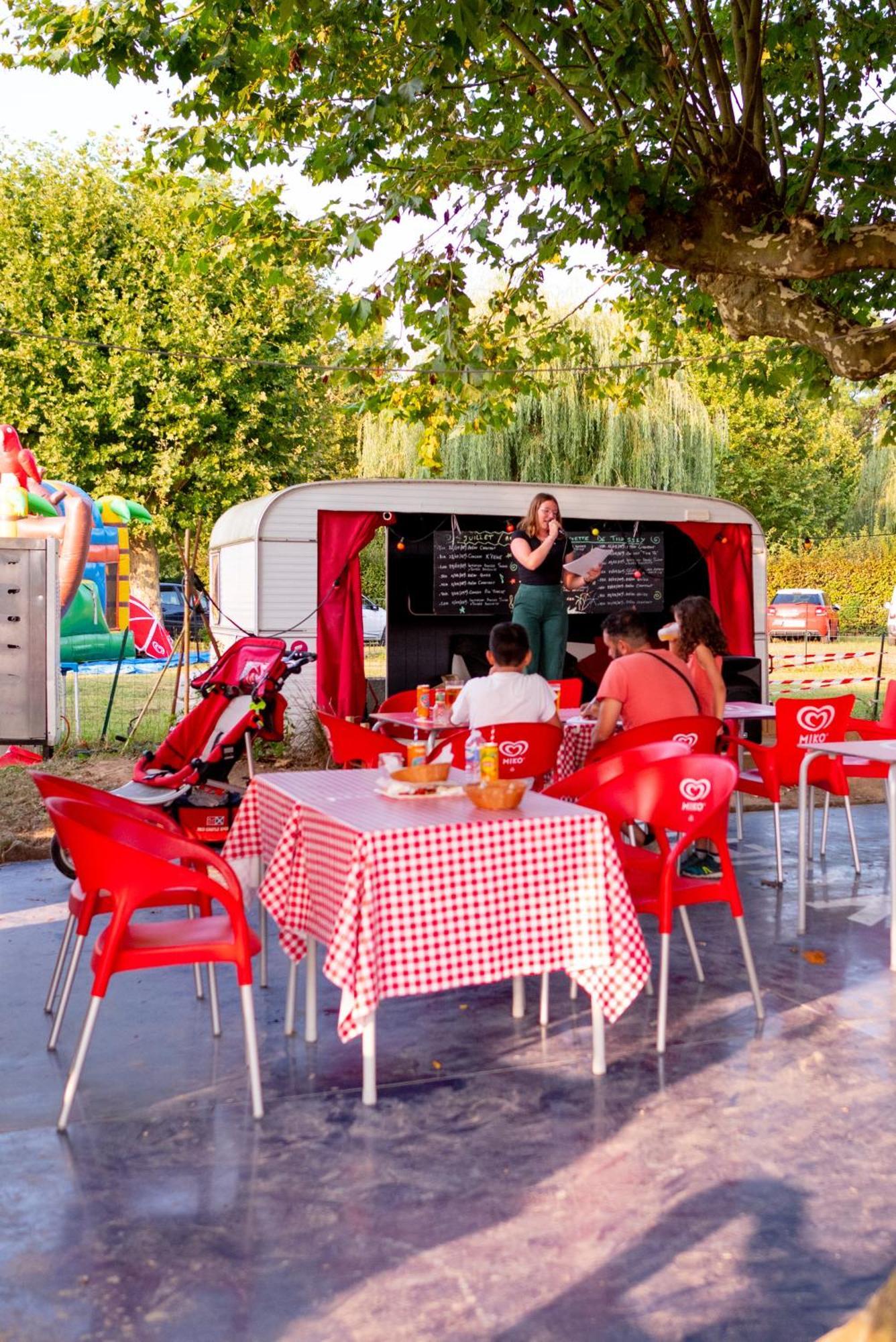 Camping De Thoissey *** Ngoại thất bức ảnh